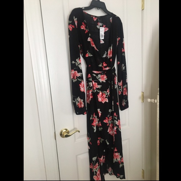 Floral long sleeve maxi wrap dress —nwt - Picture 3 of 7